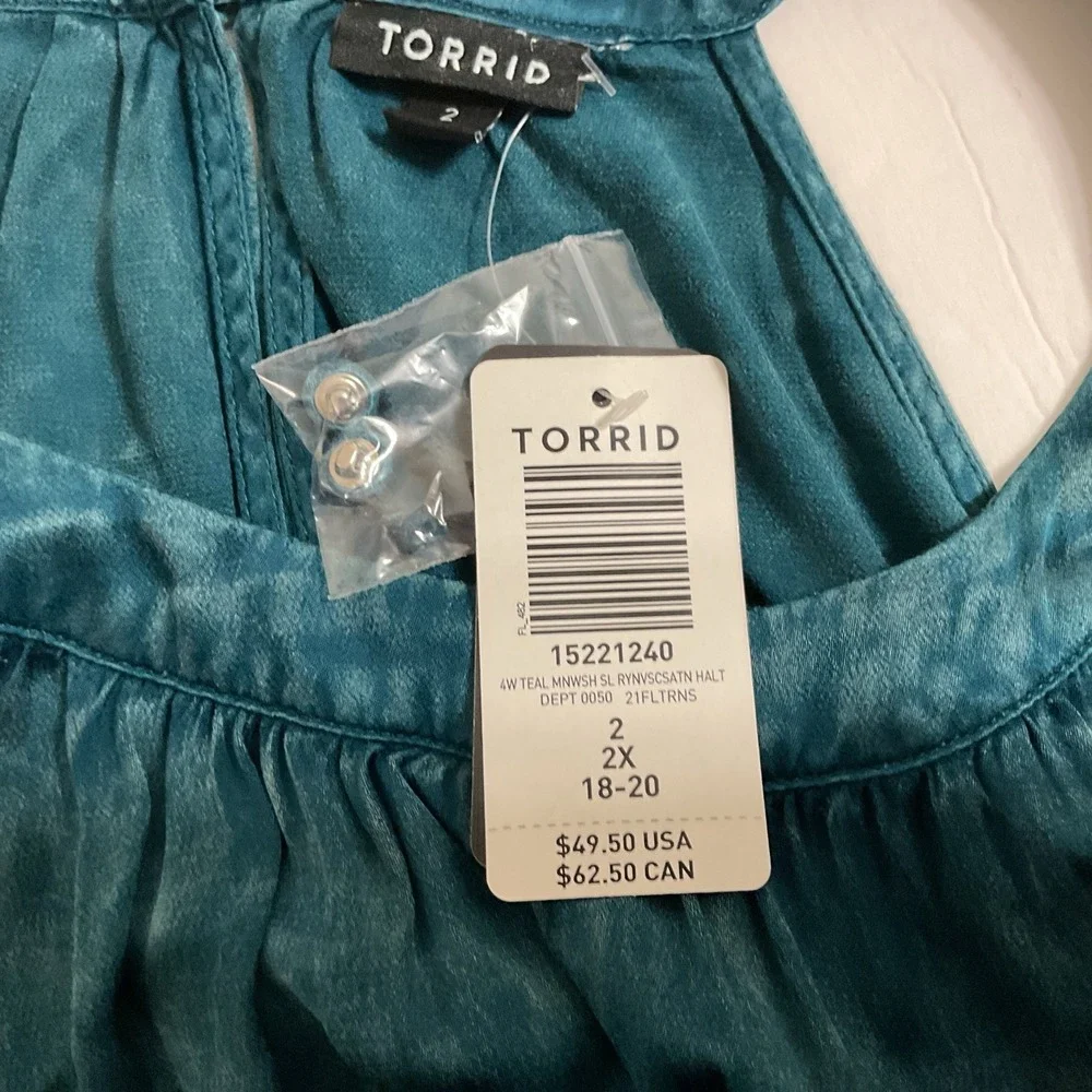 NWT Torrid Teal Sleeveless Satin Charmeuse Goddess Neck Tank Top Women's Size 2